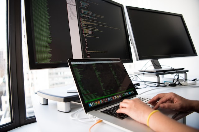 Ключевые аспекты дизайна логотипов и разработки сайтов | PR, SW & Marketing